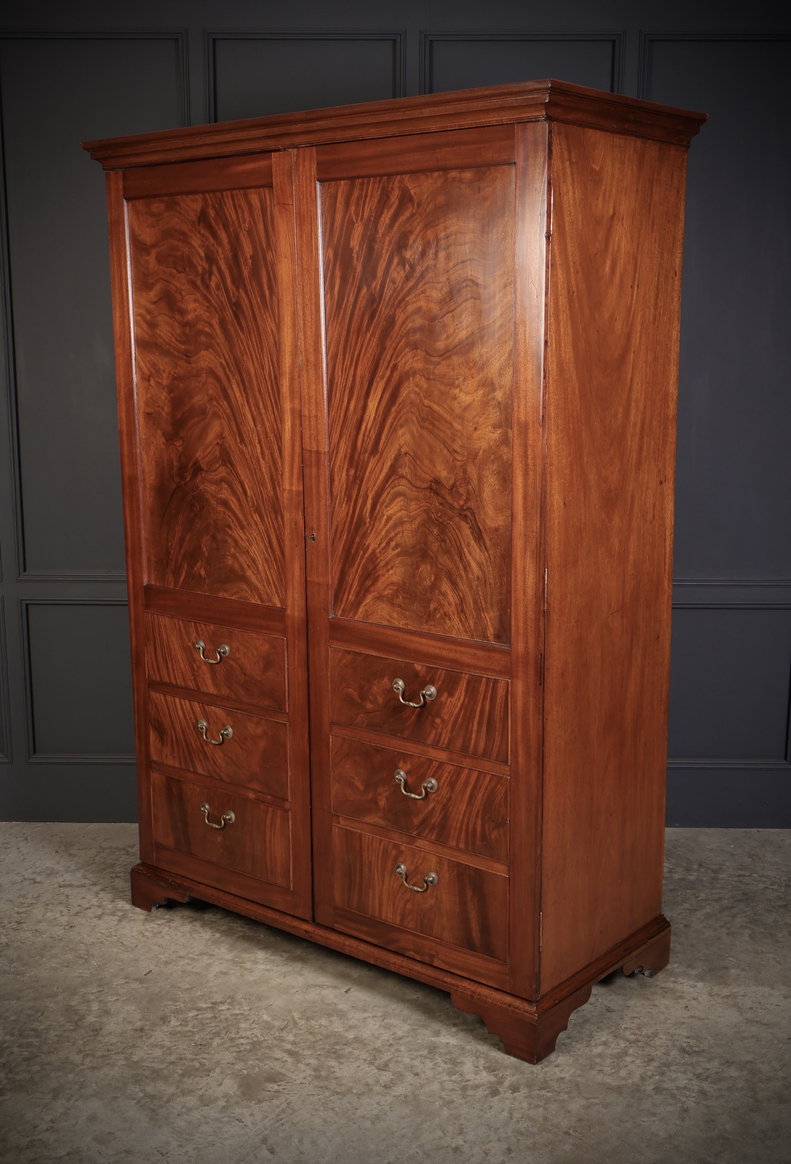 Georgian Flame Mahogany Wardrobe - Image 4